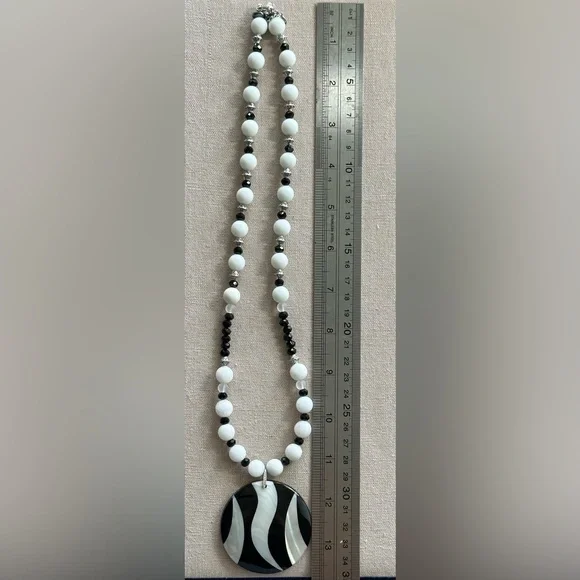 26-1/2 inch Black and White Mother of Pearl Long necklace - Picture 16 of 16
